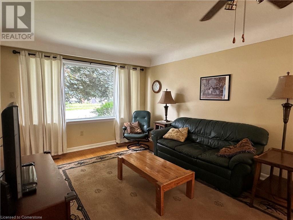 Photo 16 of 129 Broker Drive, Hamilton ON