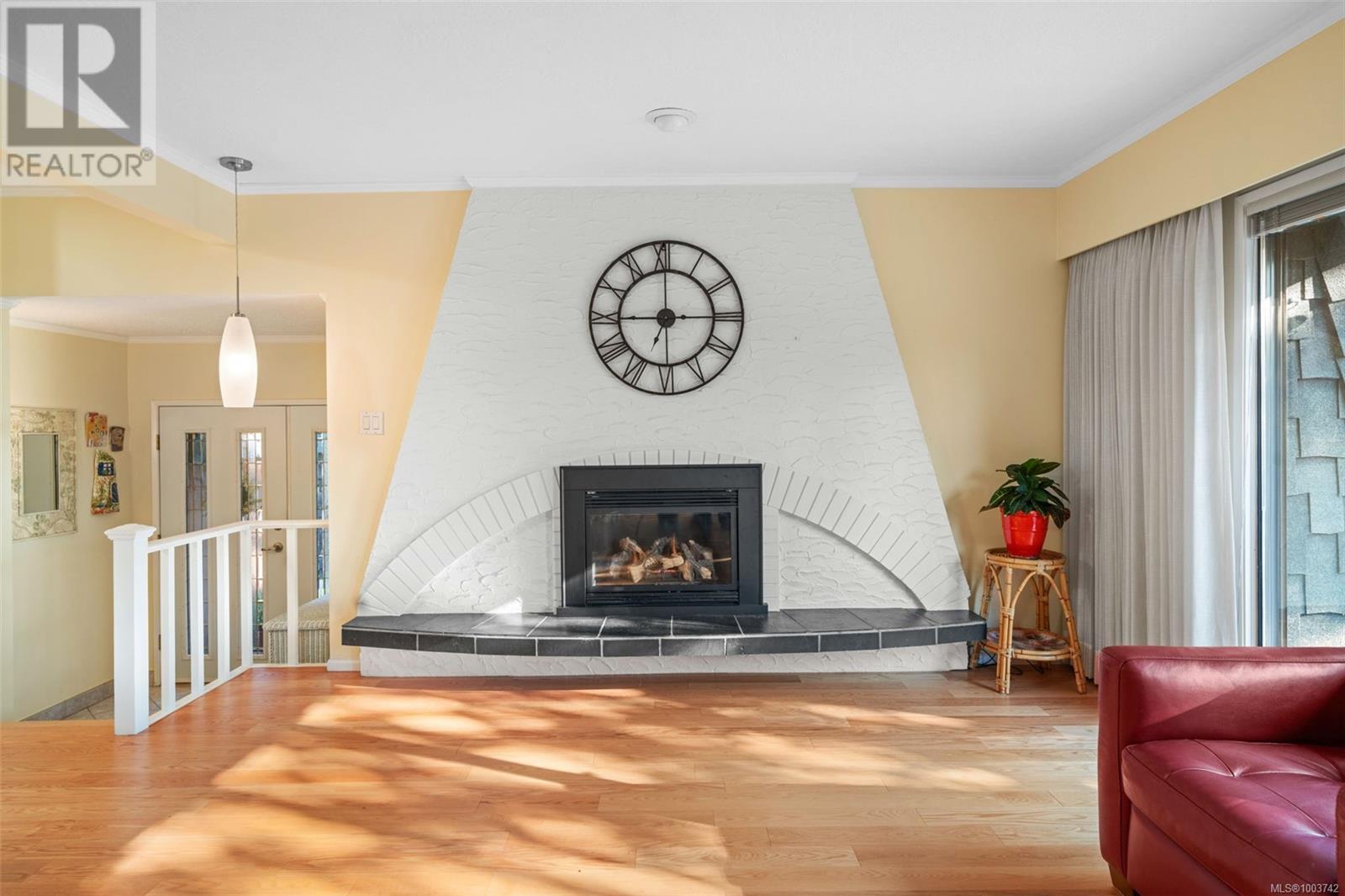 Photo 12 of 994 Landeen Pl, Saanich BC