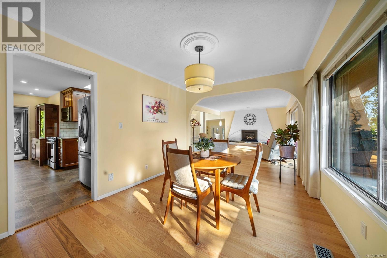 Photo 18 of 994 Landeen Pl, Saanich BC