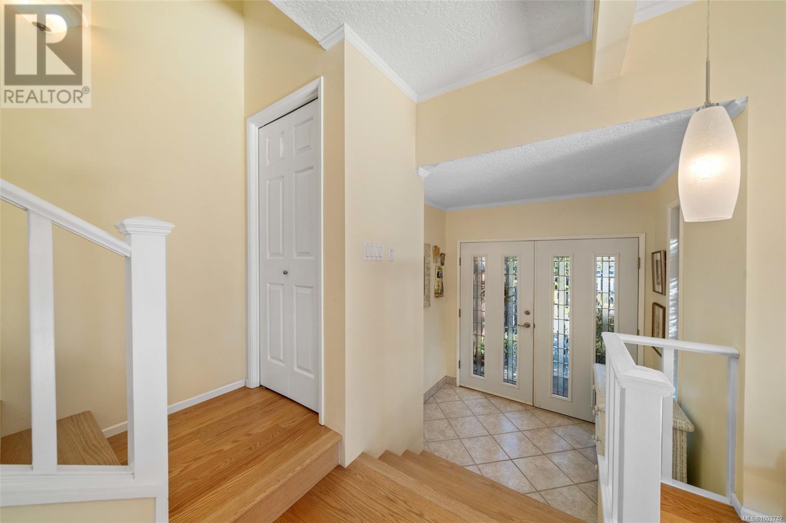 Photo 14 of 994 Landeen Pl, Saanich BC