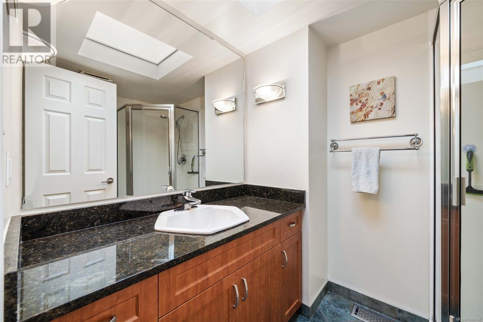 Photo 28 of 994 Landeen Pl, Saanich BC