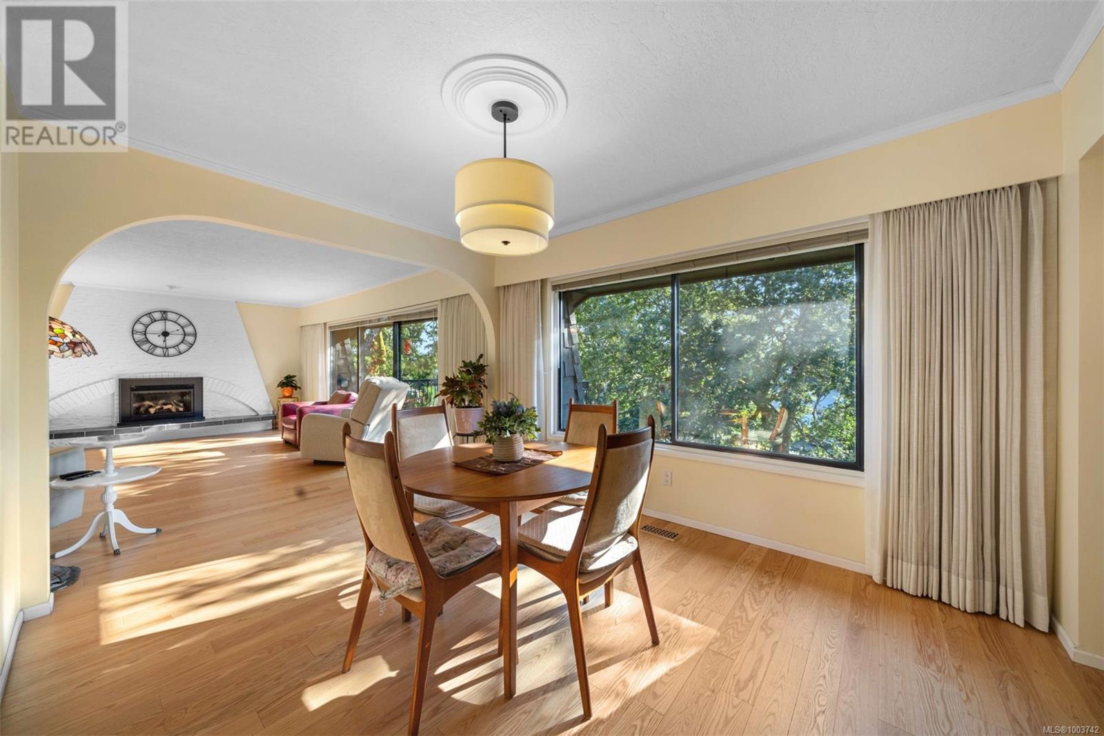 Photo 17 of 994 Landeen Pl, Saanich BC