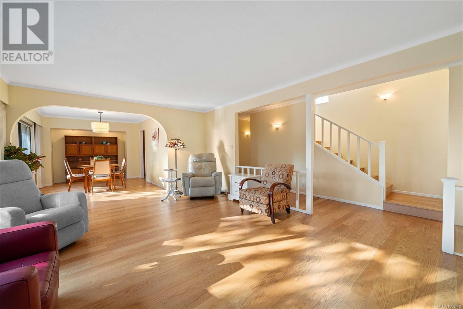 Photo 13 of 994 Landeen Pl, Saanich BC