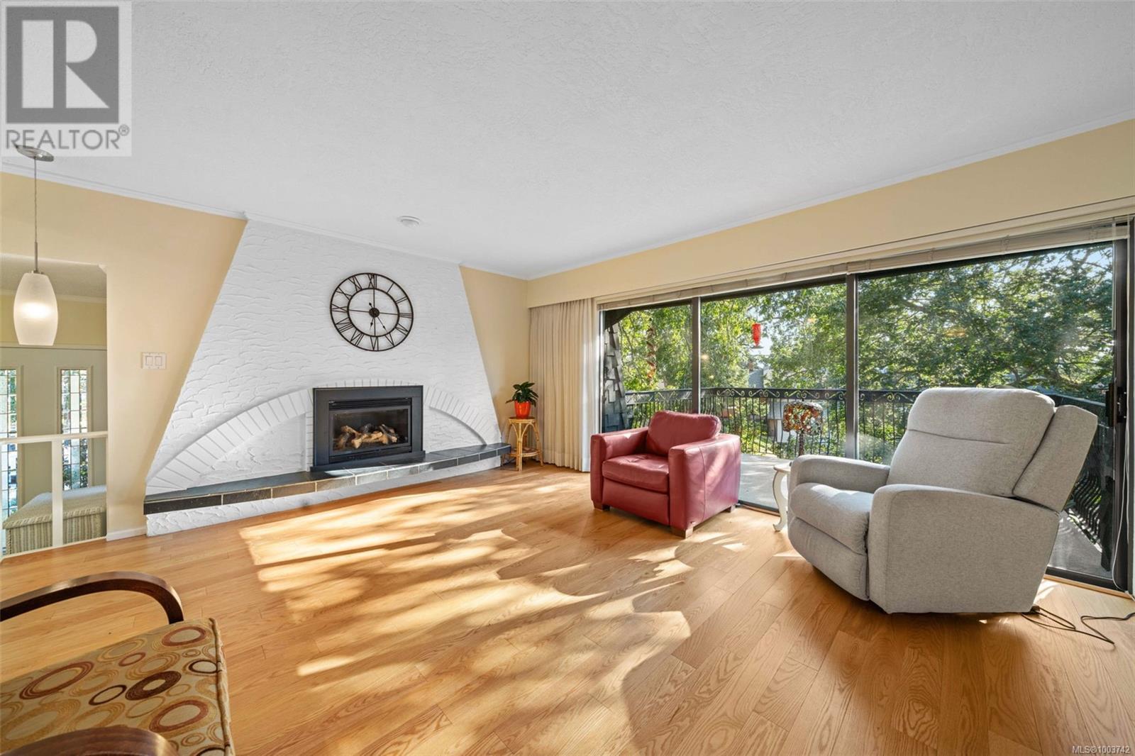 Photo 16 of 994 Landeen Pl, Saanich BC