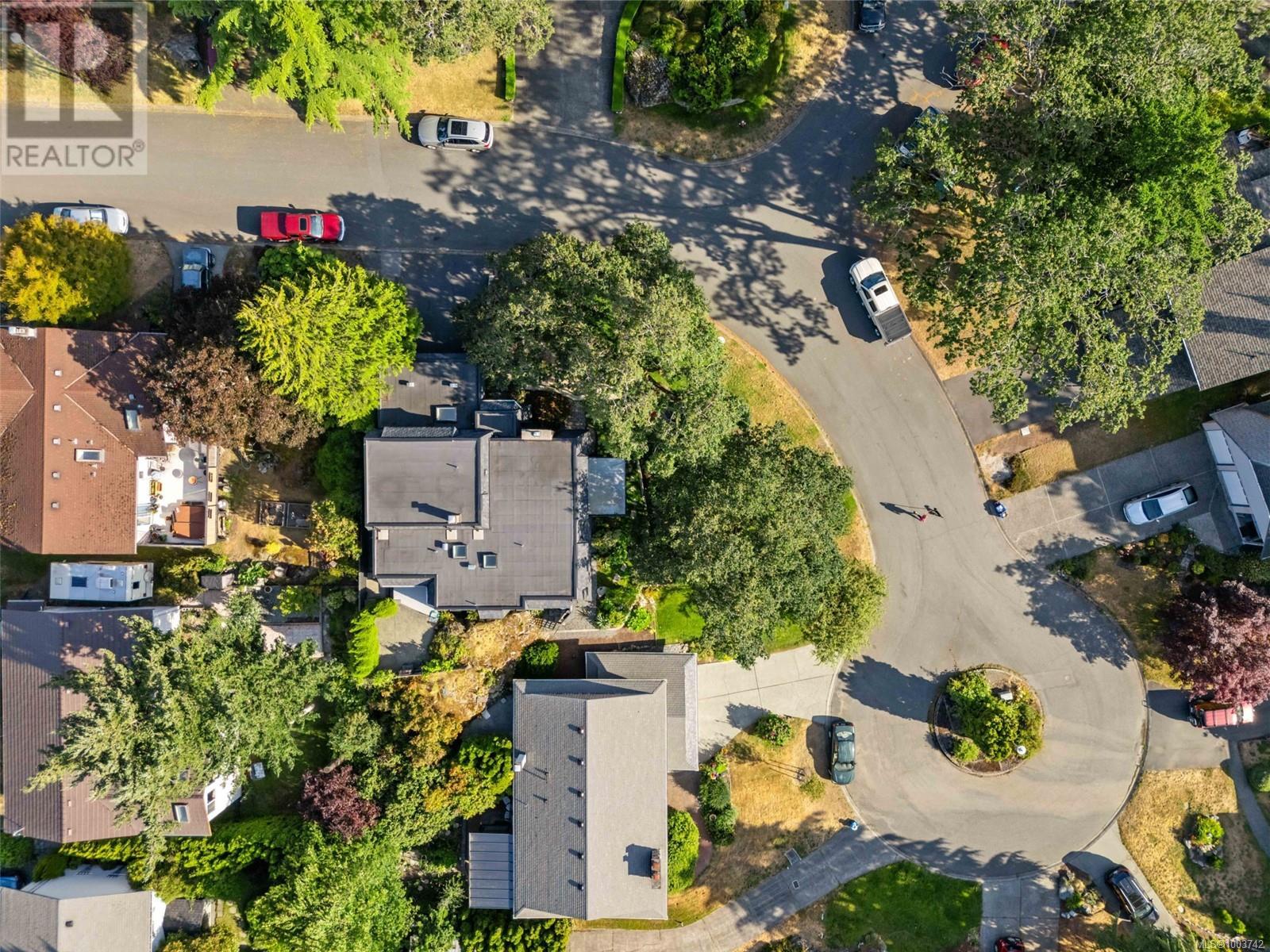 Photo 34 of 994 Landeen Pl, Saanich BC