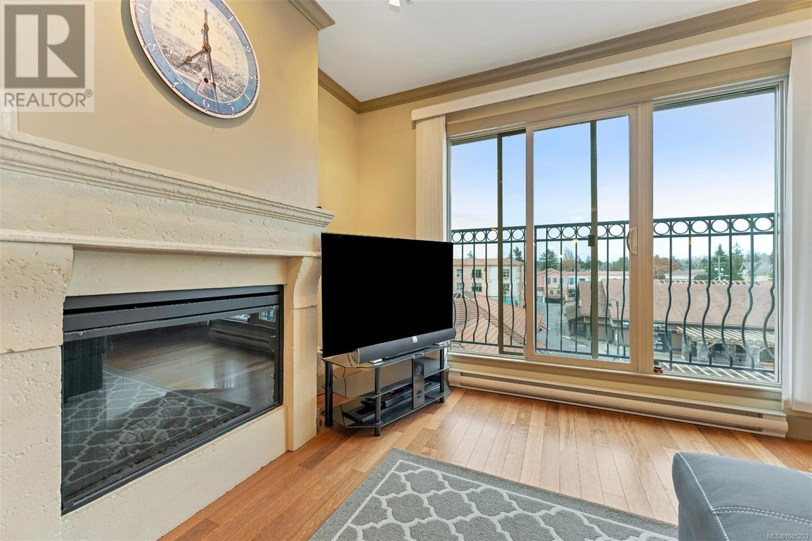 Photo 5 of 318 1620 Mckenzie Ave, Saanich BC