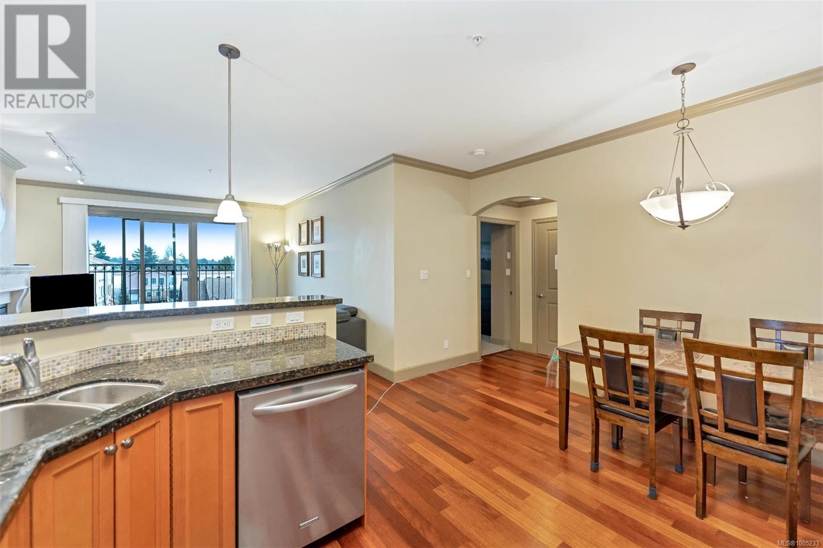 Photo 9 of 318 1620 Mckenzie Ave, Saanich BC