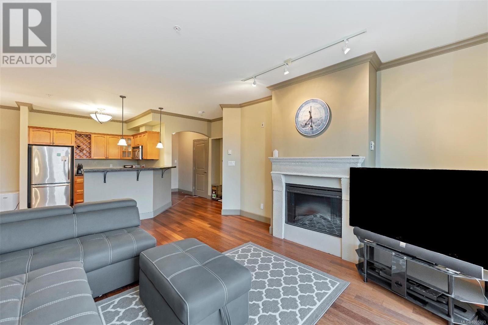 Photo 4 of 318 1620 Mckenzie Ave, Saanich BC