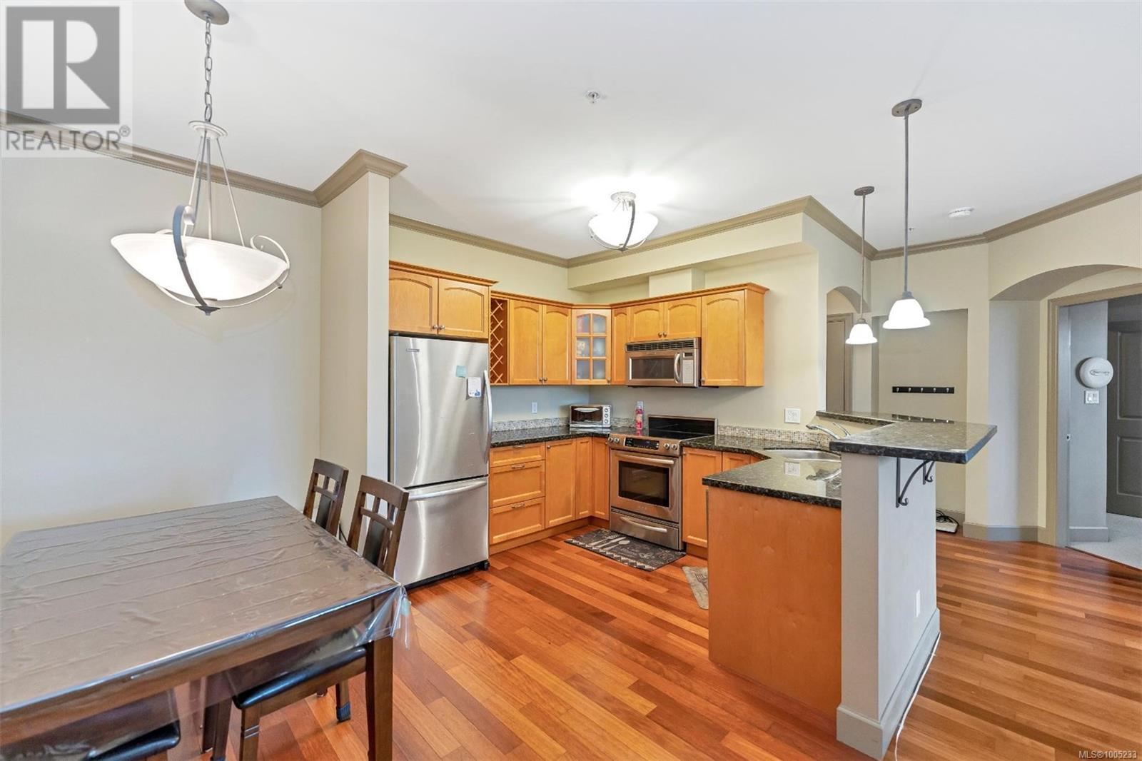 Photo 7 of 318 1620 Mckenzie Ave, Saanich BC