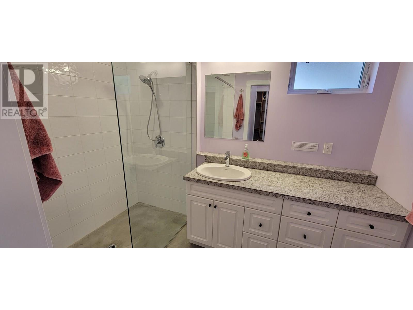 Photo 2 of 515 9th Avenue, New Denver BC