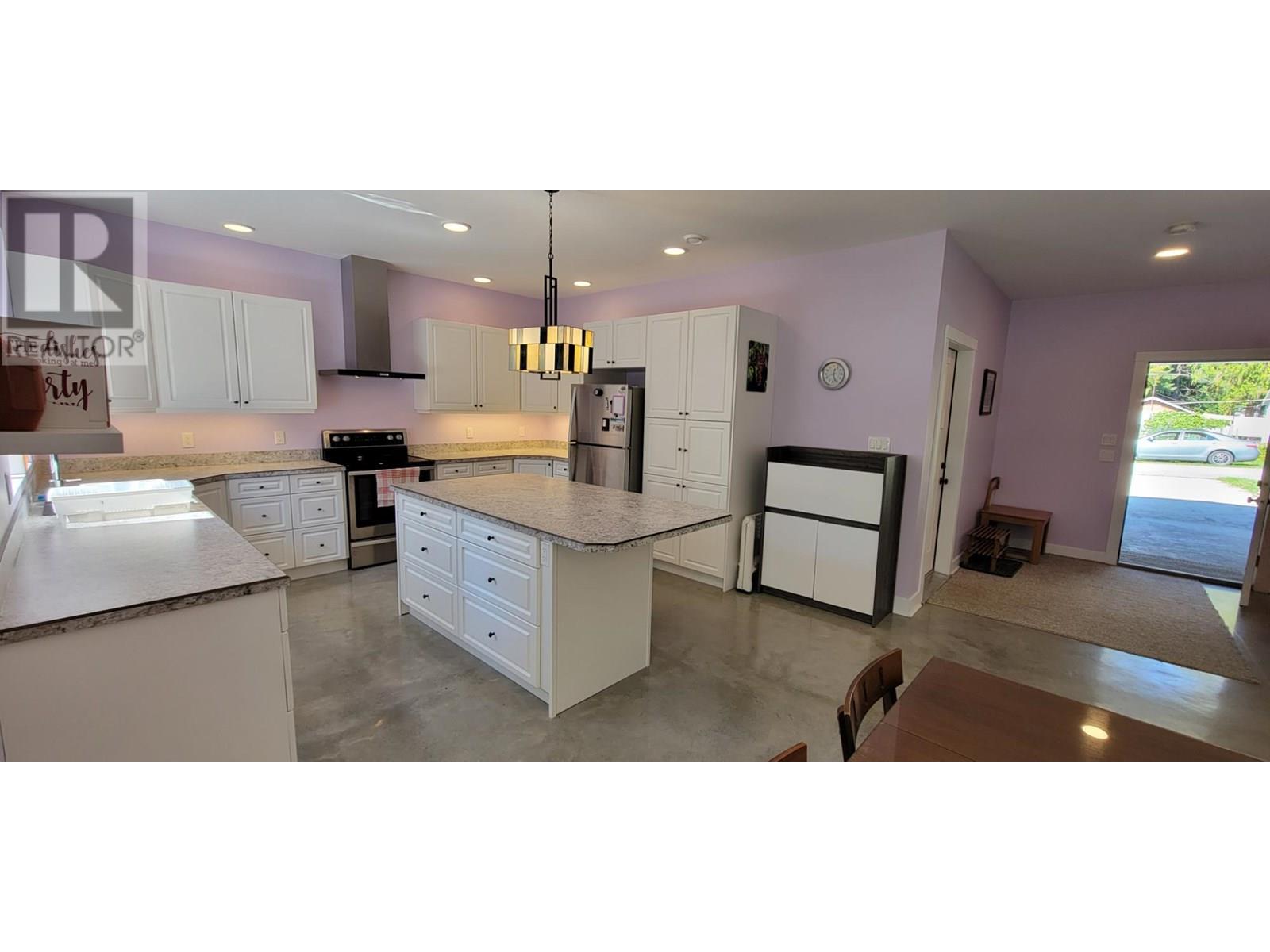 Photo 42 of 515 9th Avenue, New Denver BC