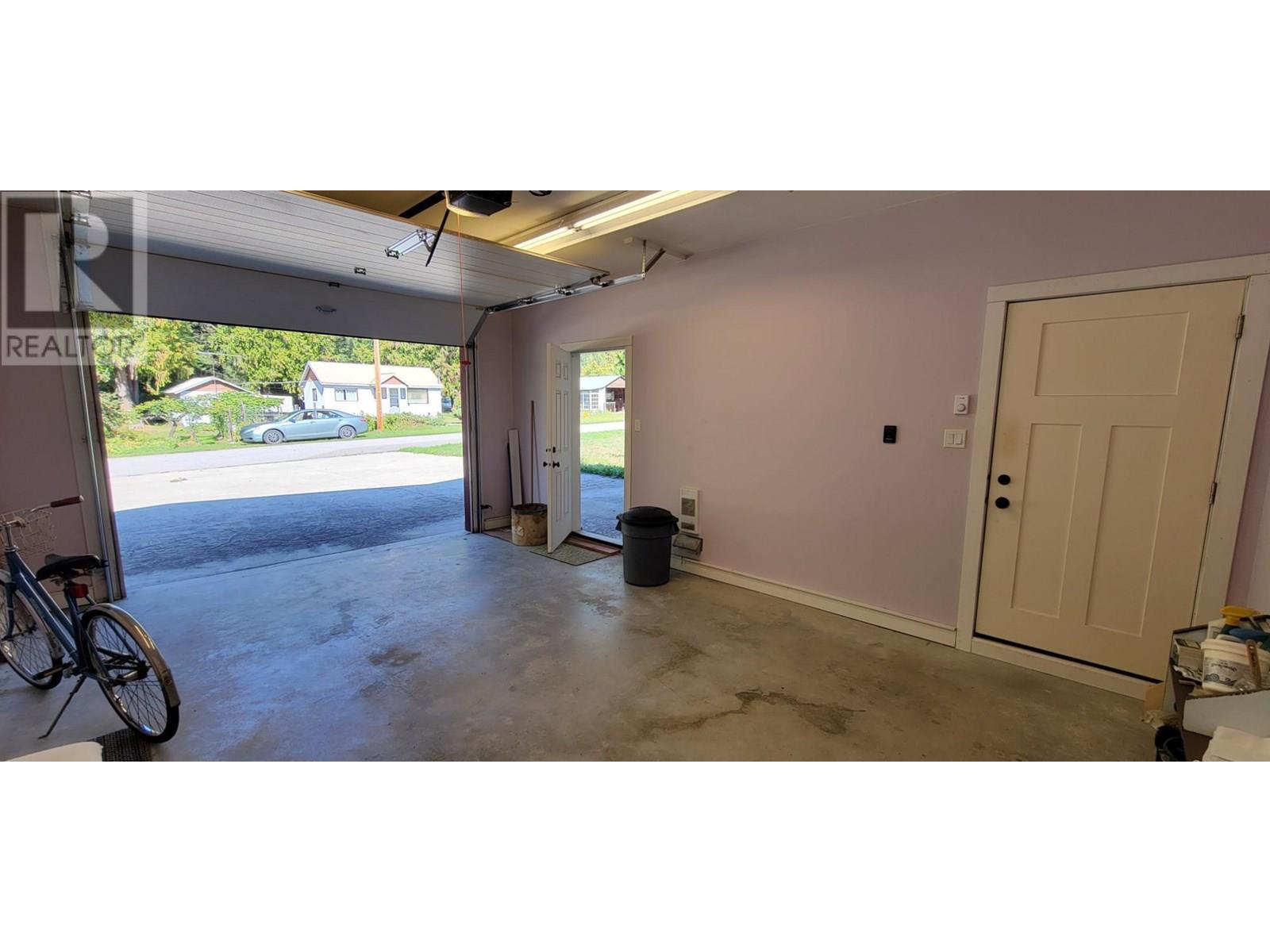Photo 20 of 515 9th Avenue, New Denver BC
