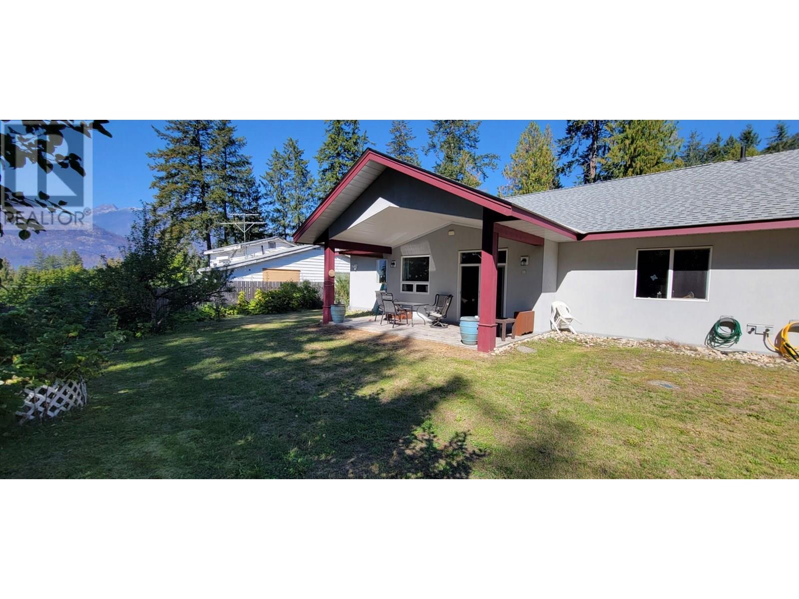 Photo 31 of 515 9th Avenue, New Denver BC