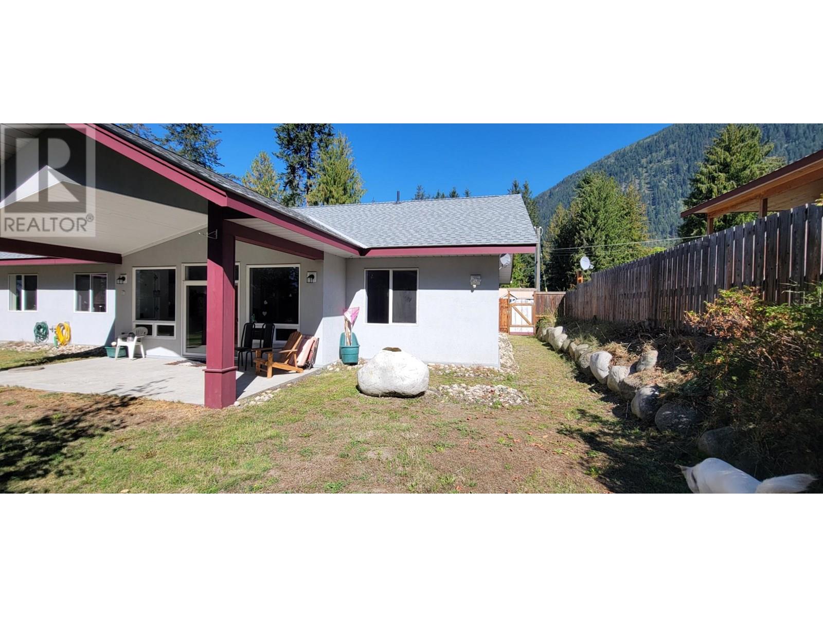 Photo 45 of 515 9th Avenue, New Denver BC