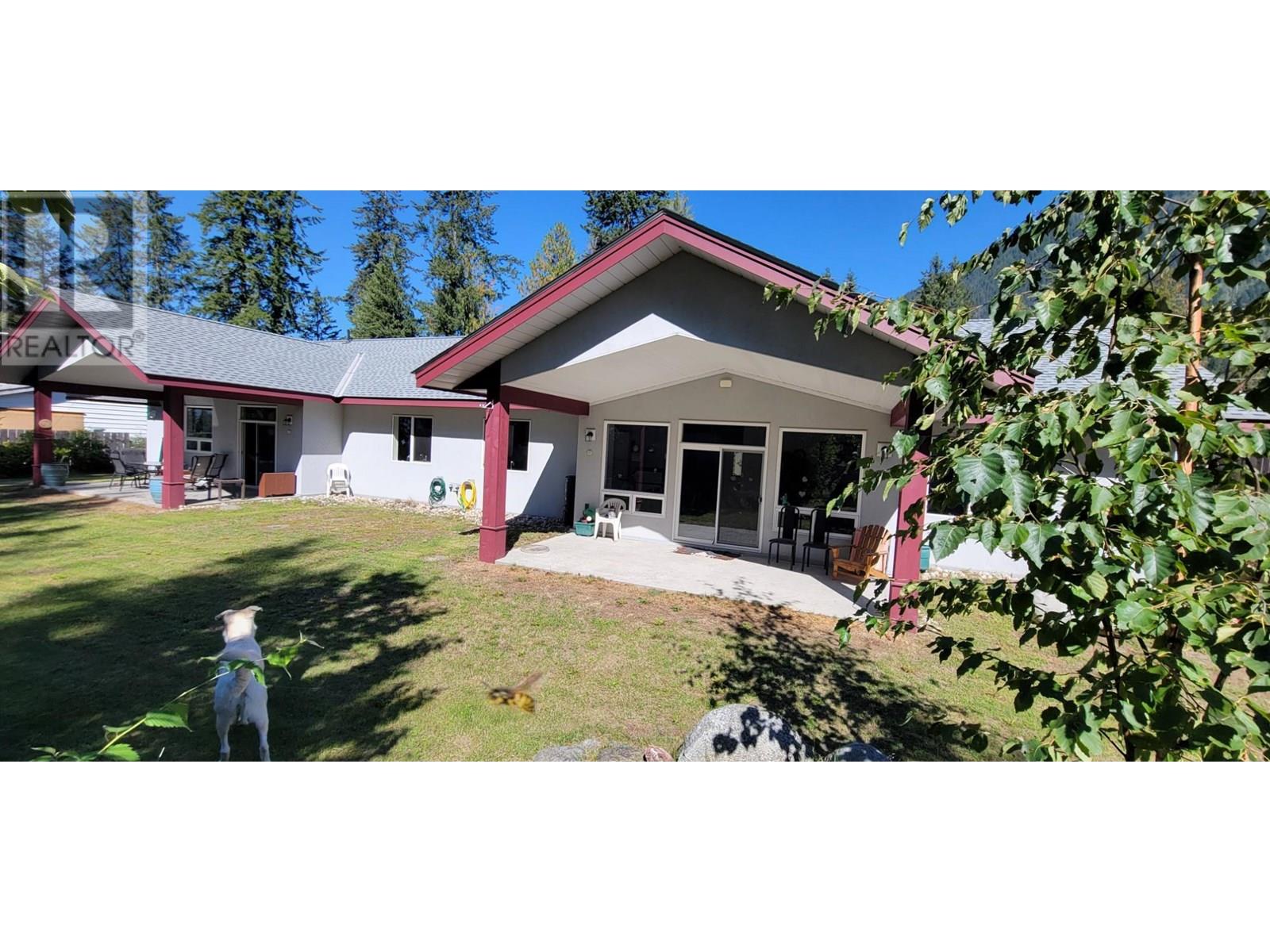 Photo 41 of 515 9th Avenue, New Denver BC
