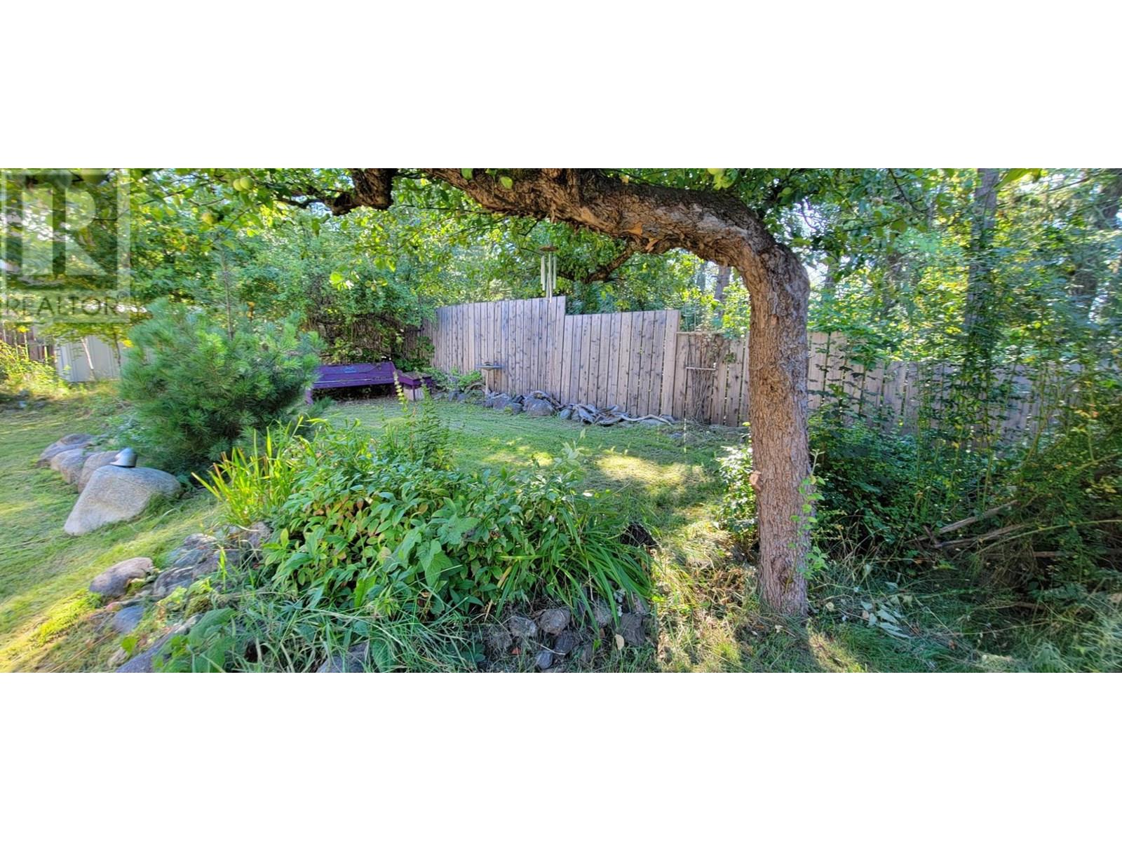 Photo 4 of 515 9th Avenue, New Denver BC