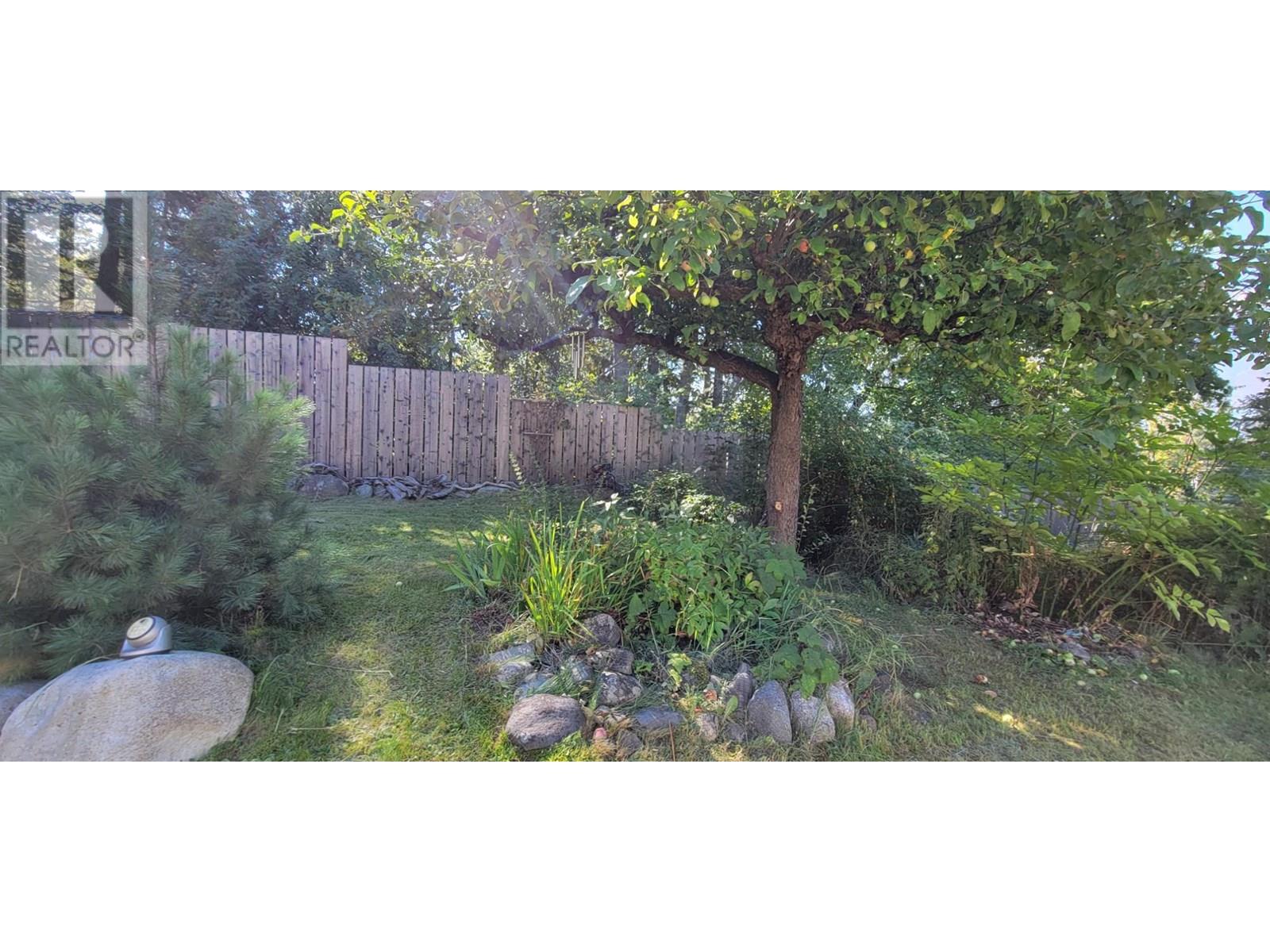 Photo 46 of 515 9th Avenue, New Denver BC