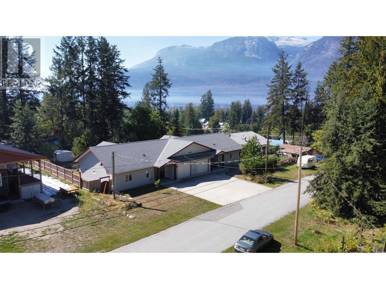 Photo 5 of 515 9th Avenue, New Denver BC