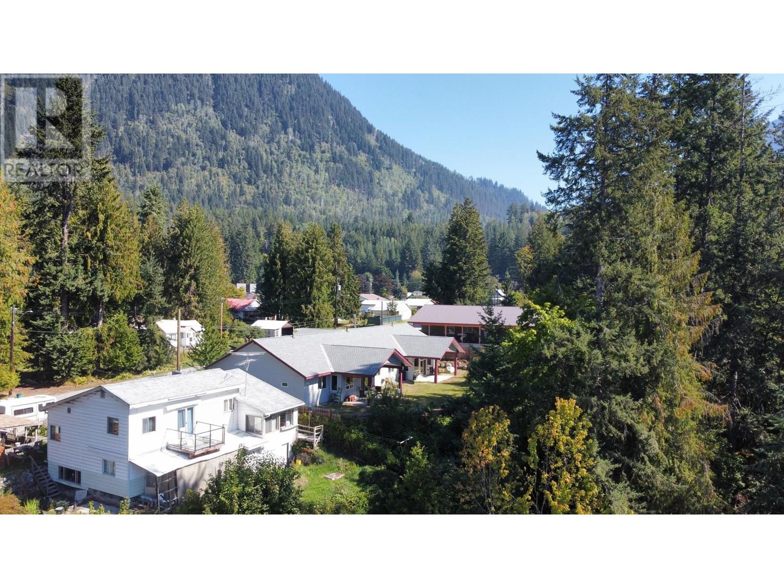 Photo 21 of 515 9th Avenue, New Denver BC