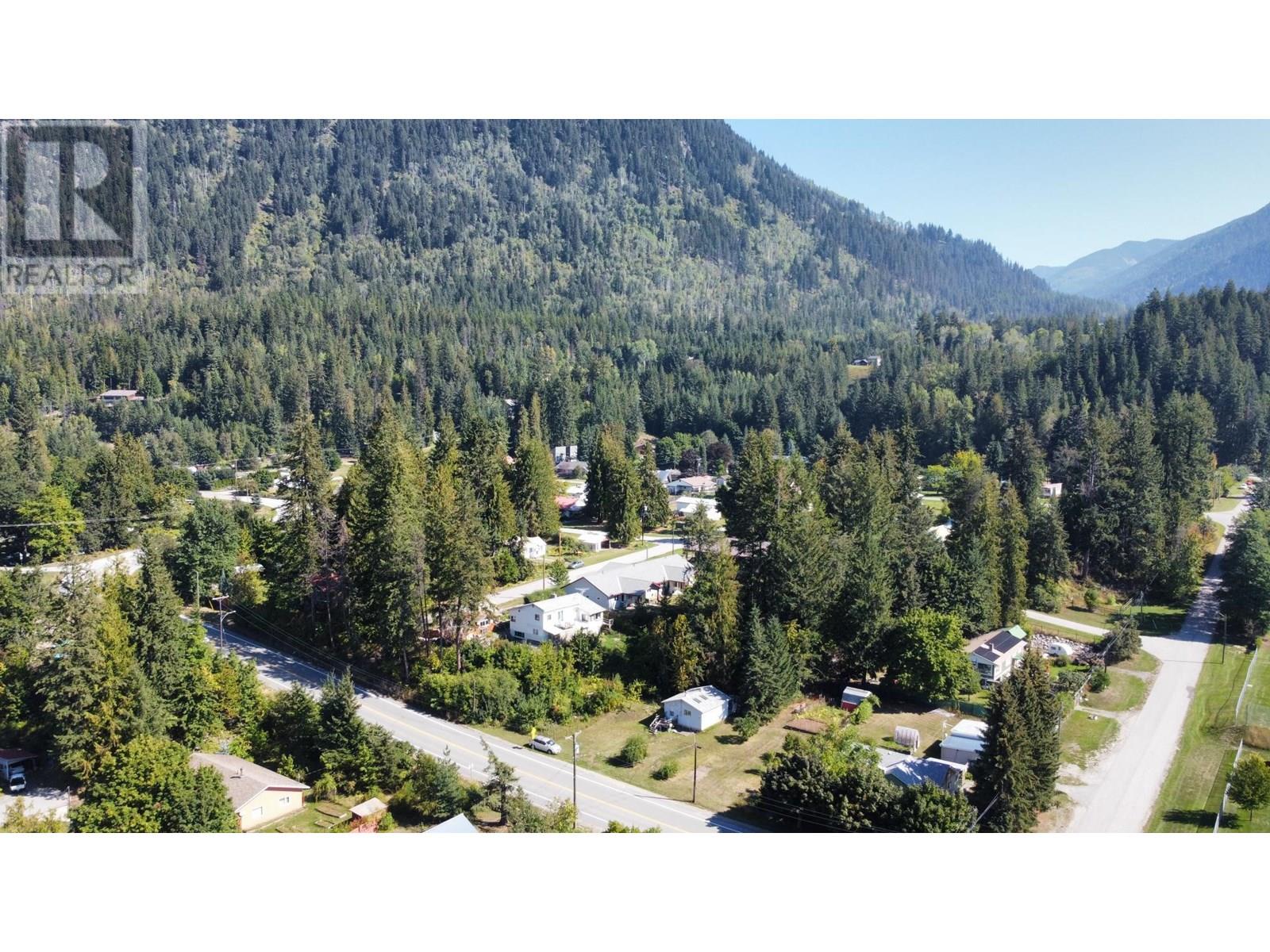 Photo 29 of 515 9th Avenue, New Denver BC