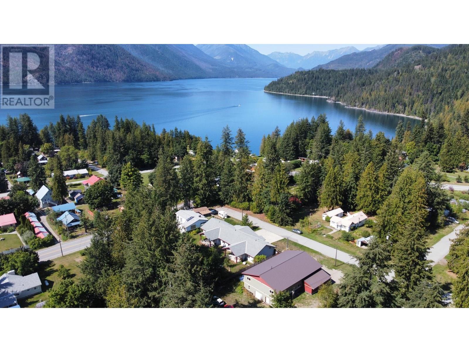 Photo 7 of 515 9th Avenue, New Denver BC
