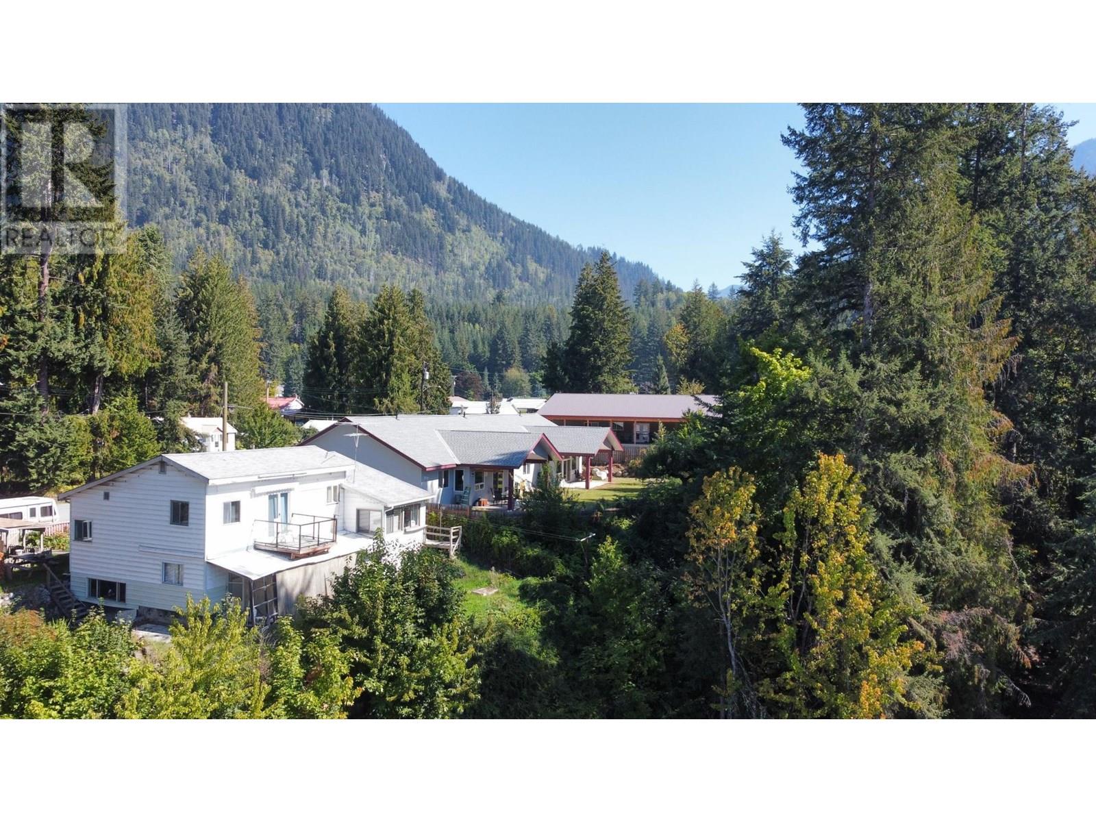 Photo 30 of 515 9th Avenue, New Denver BC