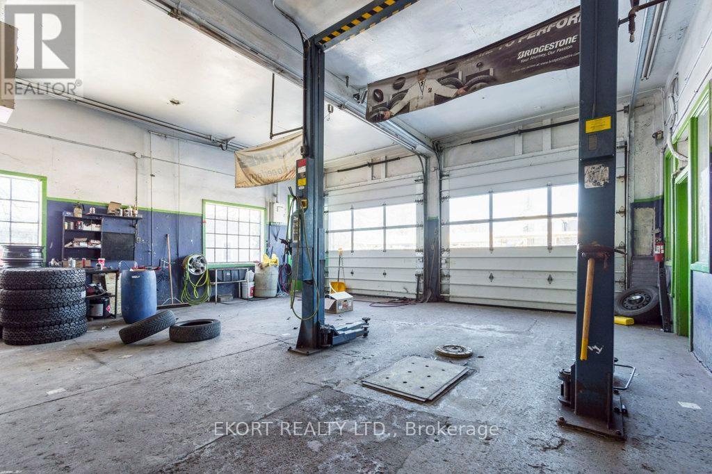 Photo 19 of 24 North Front Street, Belleville ON