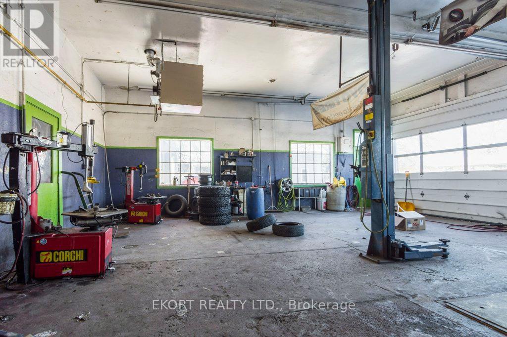 Photo 21 of 24 North Front Street, Belleville ON