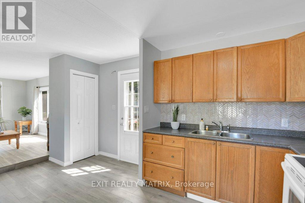 Photo 2 of 8930 Lynwood Park Private, Ottawa ON