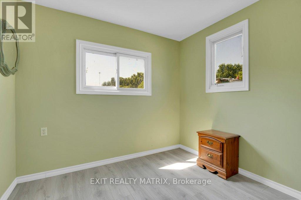 Photo 4 of 8930 Lynwood Park Private, Ottawa ON