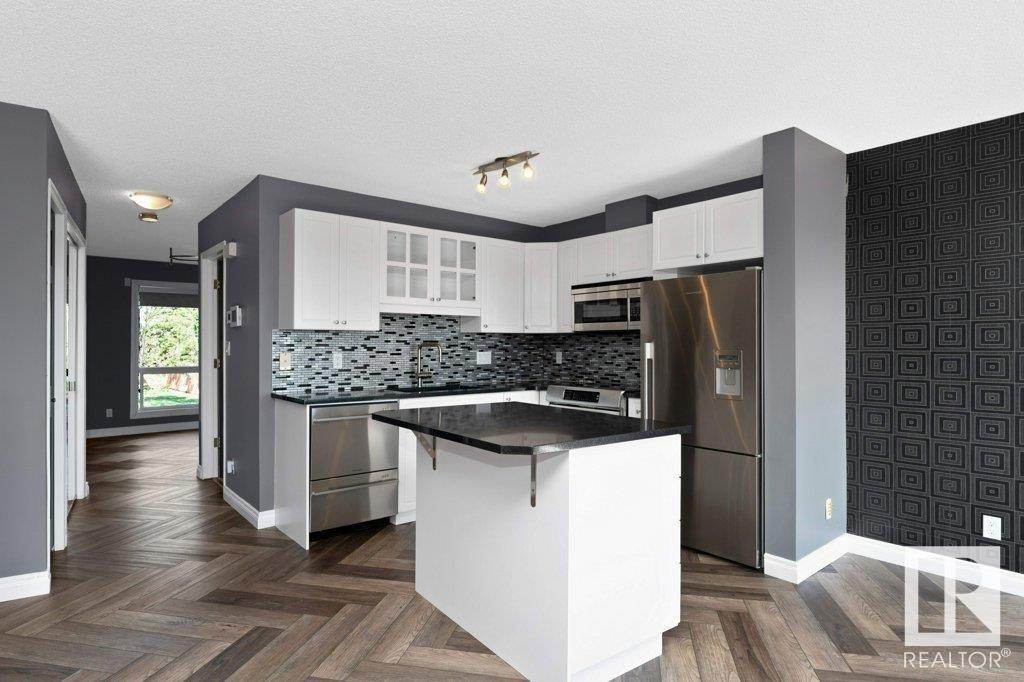 Photo 9 of 214 10105 95 St Nw, Edmonton AB