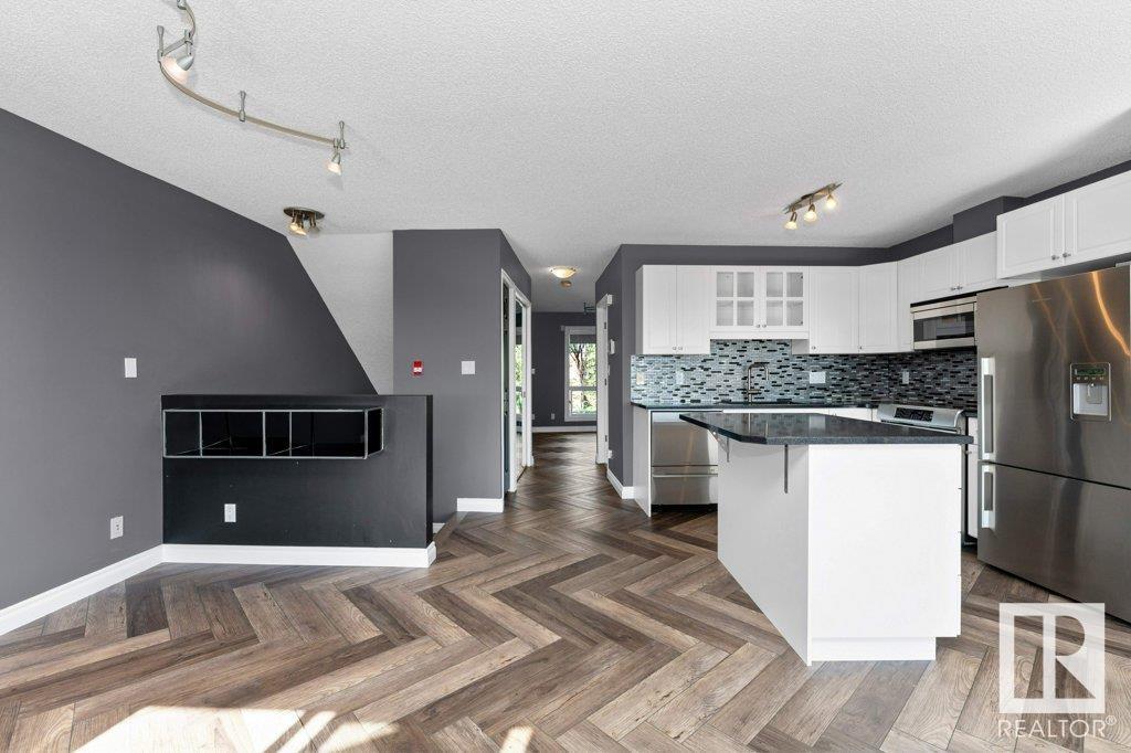 Photo 7 of 214 10105 95 St Nw, Edmonton AB