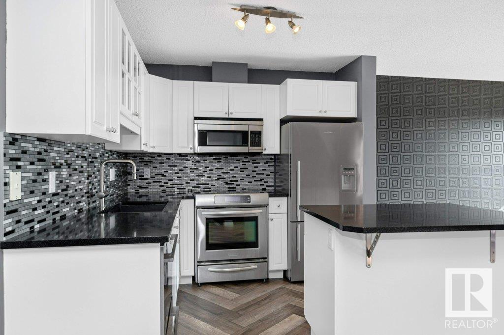 Photo 12 of 214 10105 95 St Nw, Edmonton AB