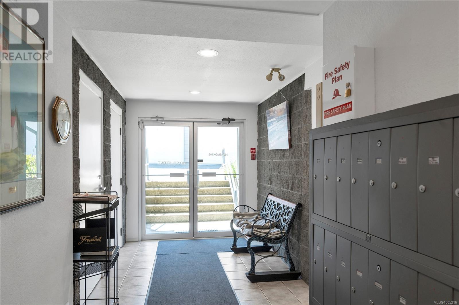 Photo 2 of 1 F 690 Colwyn St, Campbell River BC