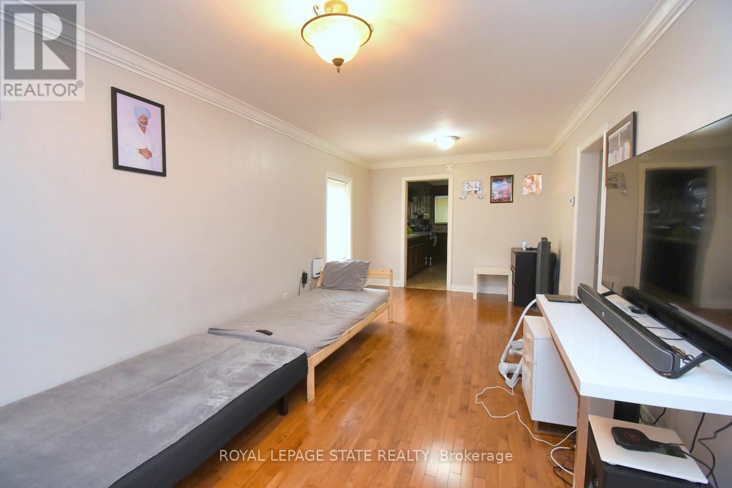 Photo 32 of 205 Ivon Avenue, Hamilton ON