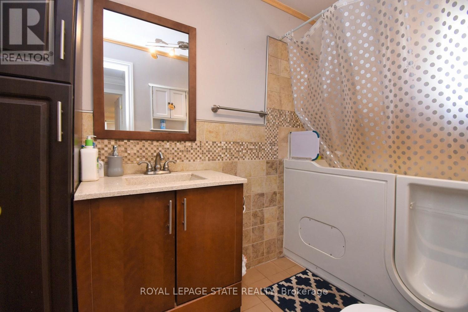 Photo 24 of 205 Ivon Avenue, Hamilton ON