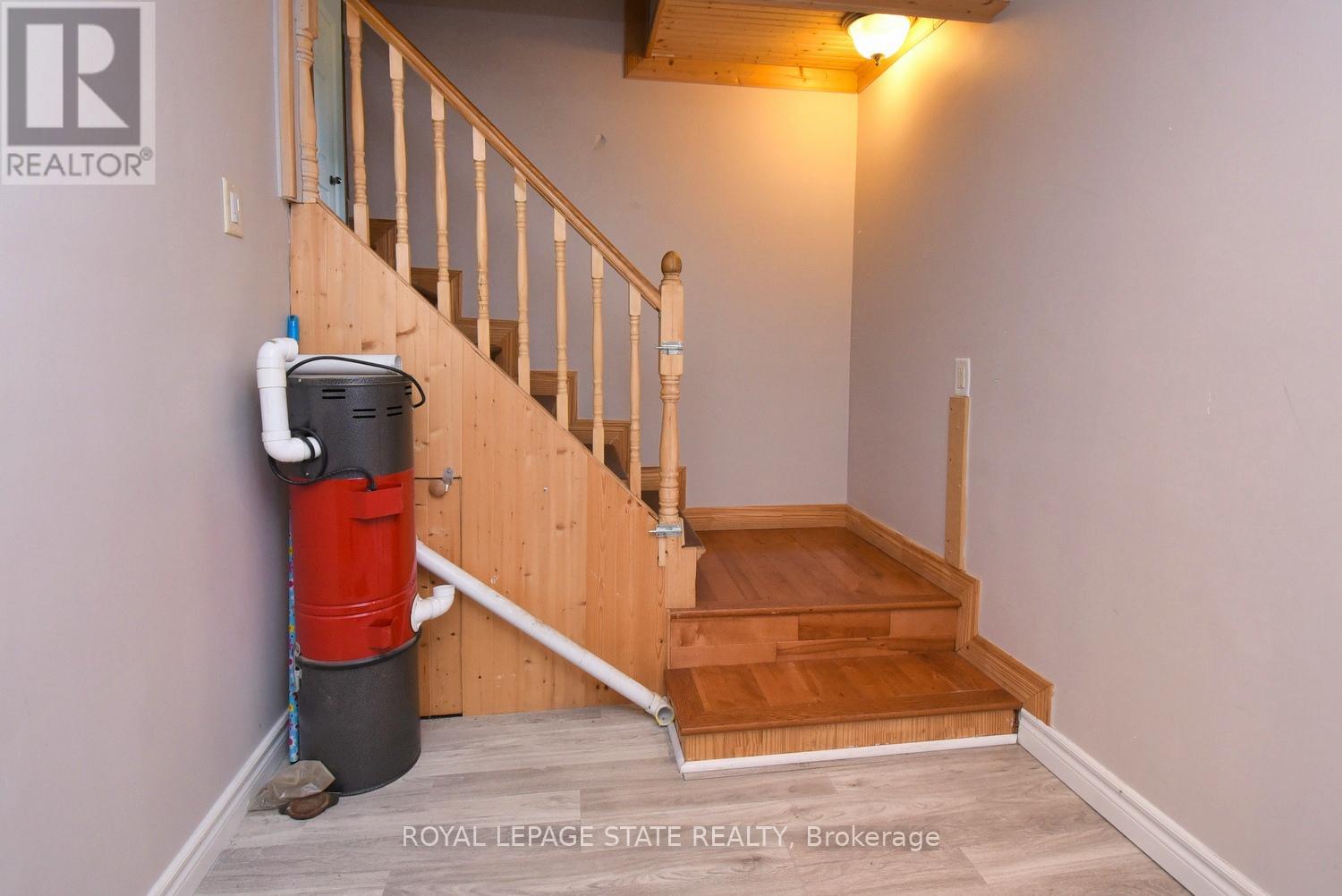 Photo 9 of 205 Ivon Avenue, Hamilton ON