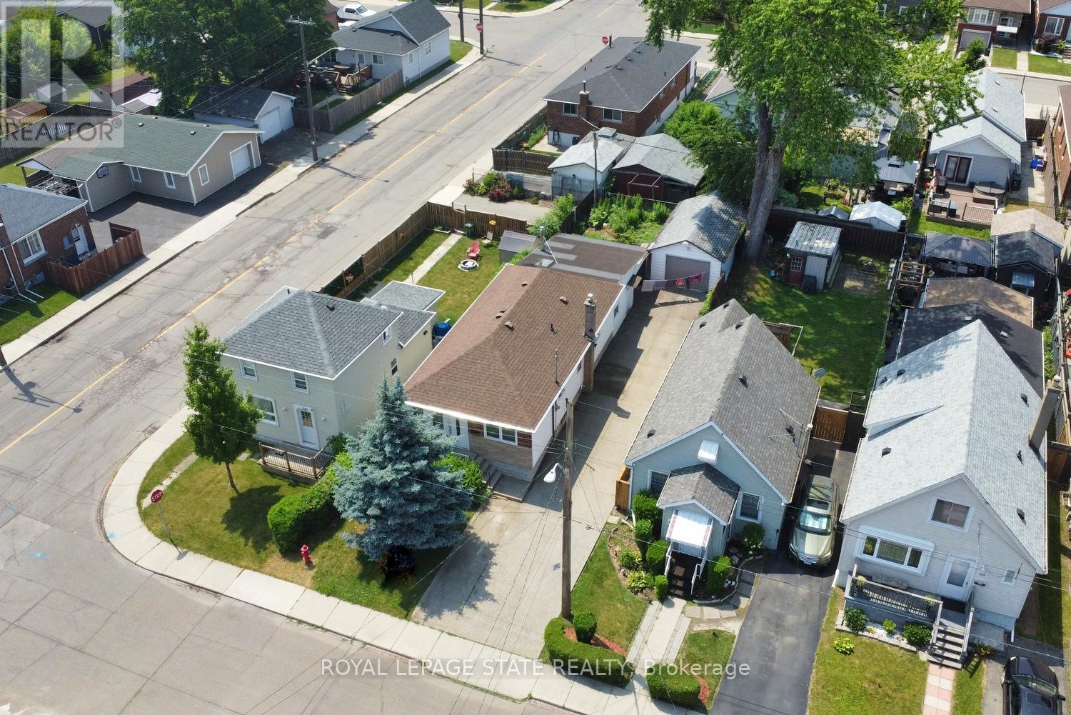 Photo 27 of 205 Ivon Avenue, Hamilton ON