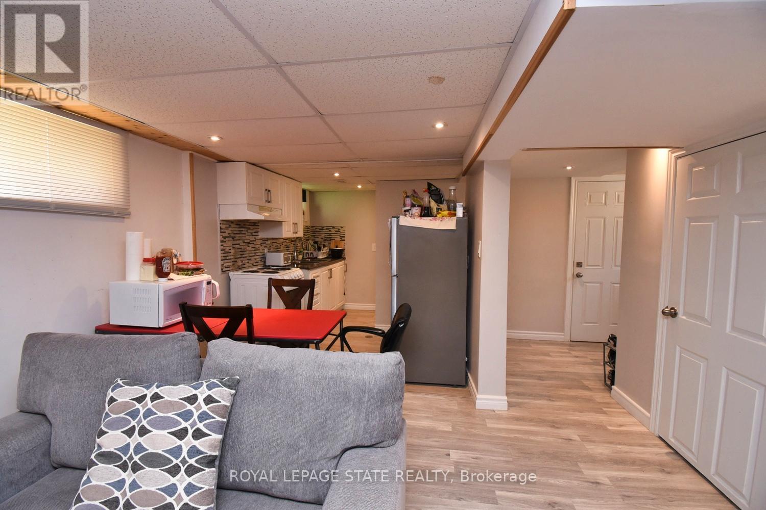 Photo 2 of 205 Ivon Avenue, Hamilton ON