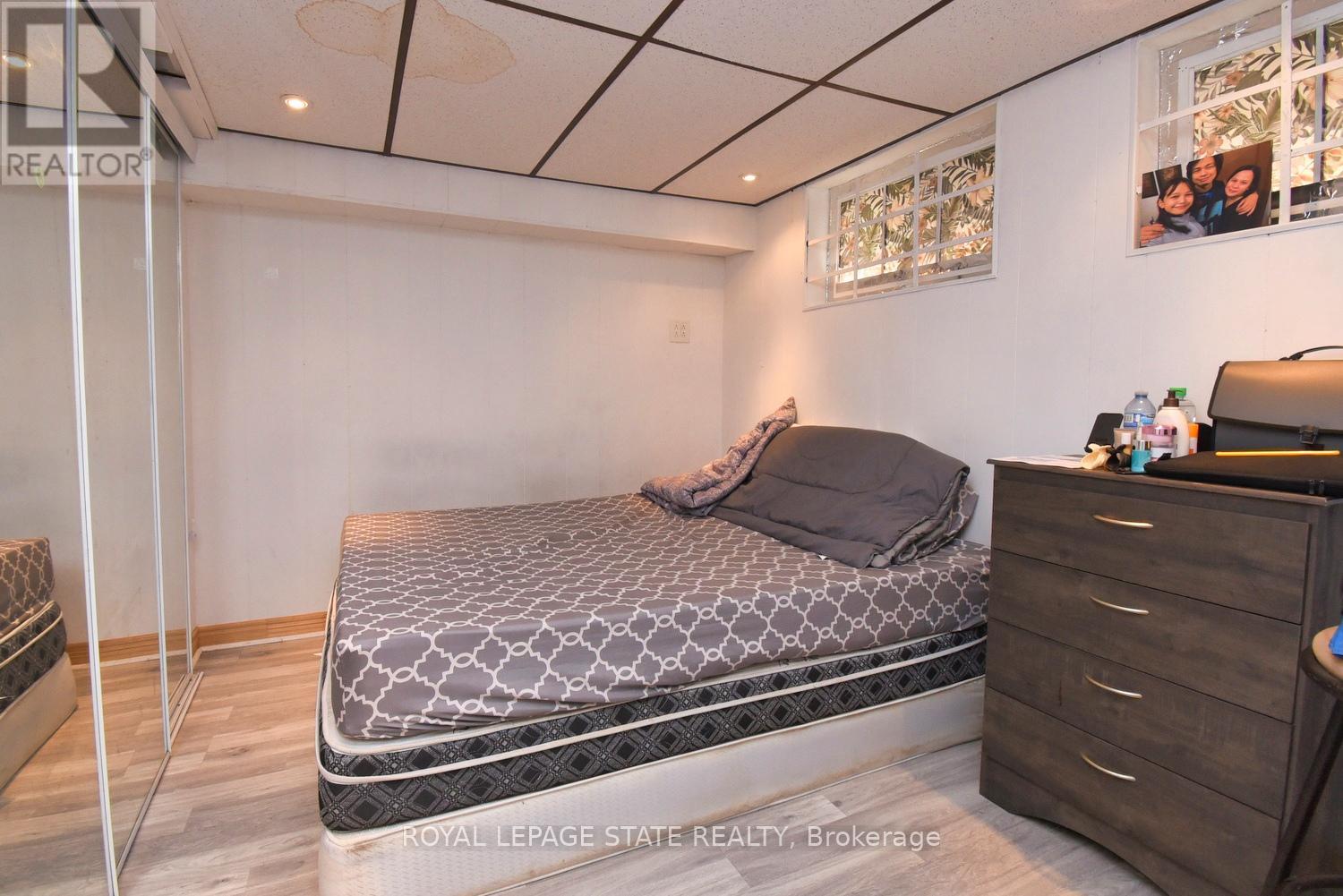 Photo 38 of 205 Ivon Avenue, Hamilton ON