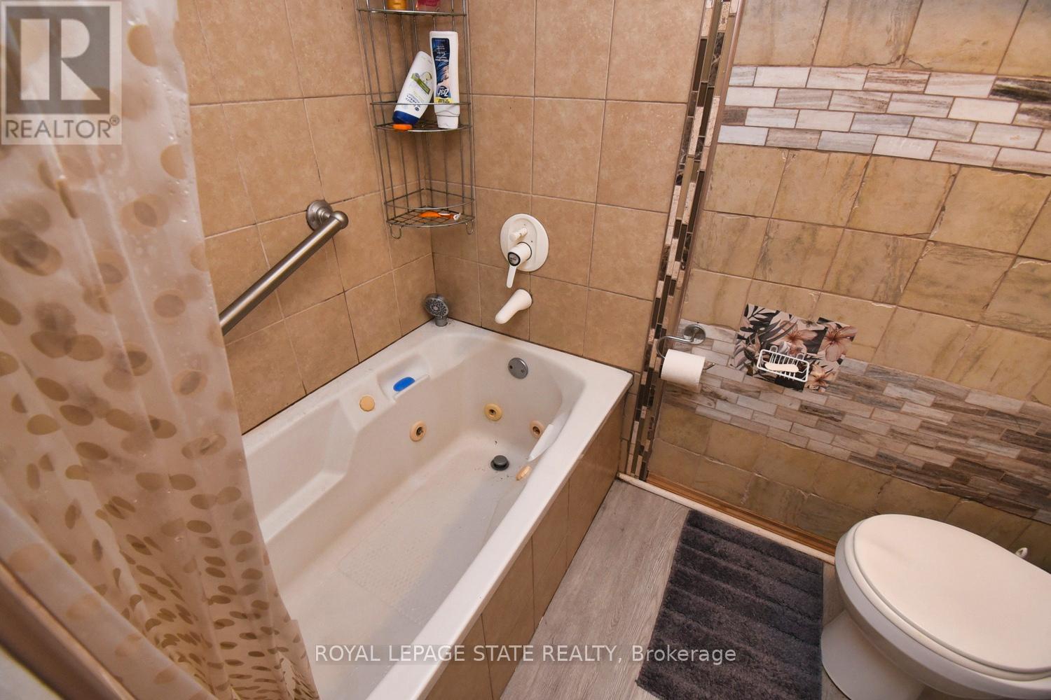 Photo 6 of 205 Ivon Avenue, Hamilton ON