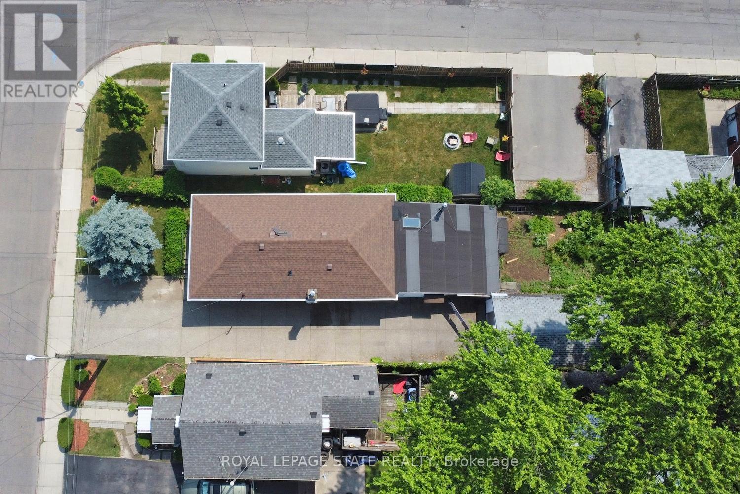 Photo 22 of 205 Ivon Avenue, Hamilton ON