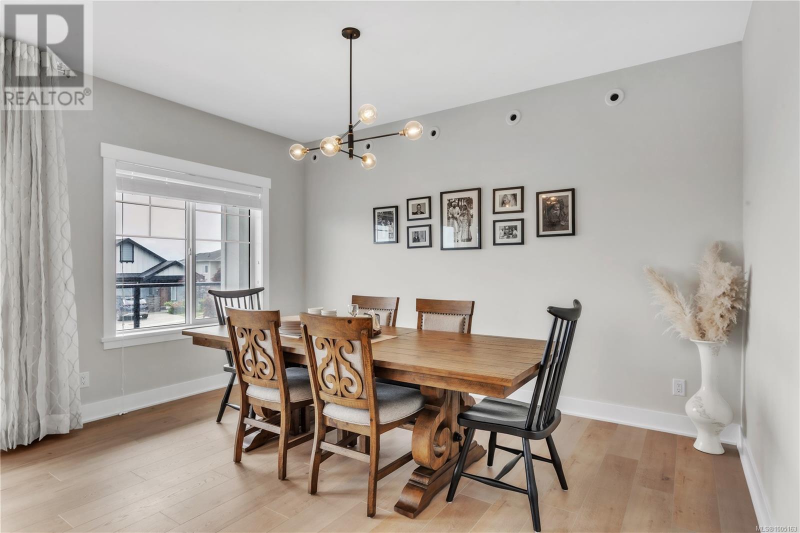 Photo 3 of 1332 Flint Ave, Langford BC