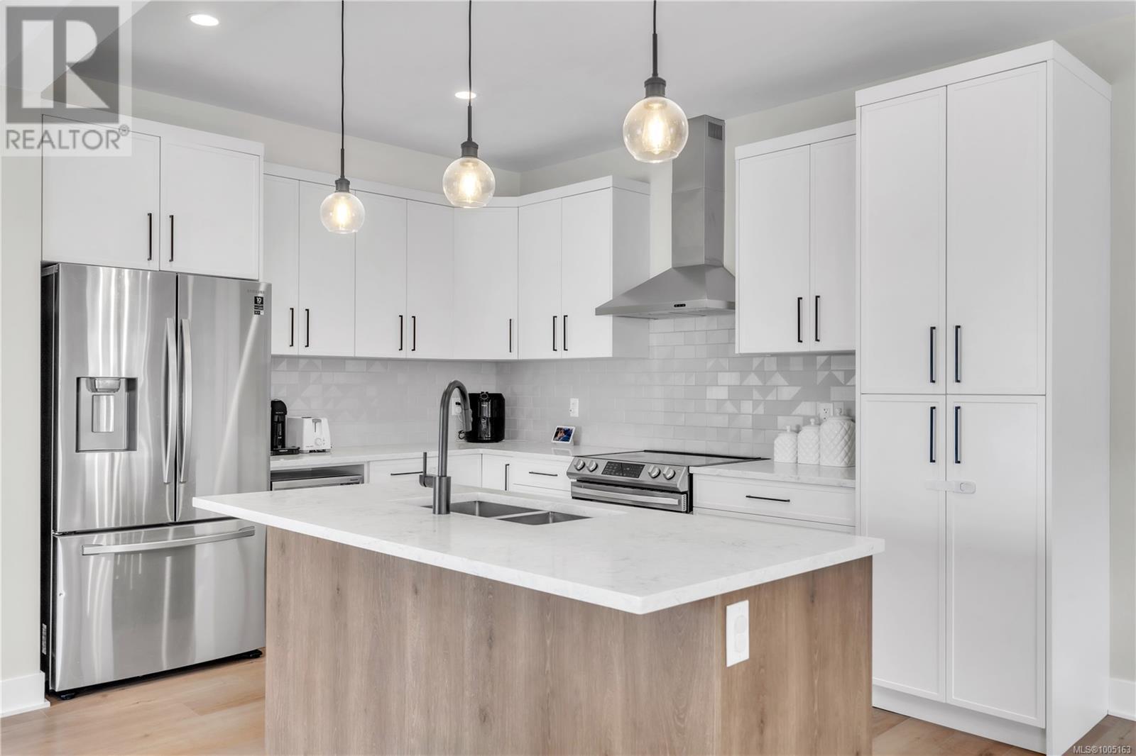 Photo 5 of 1332 Flint Ave, Langford BC