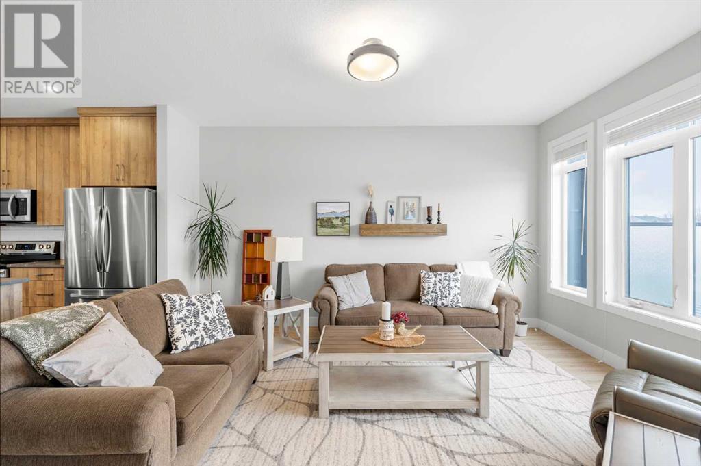 Single Family House for Sale in  Royal Elm Green NW Royal Oak Calgary 