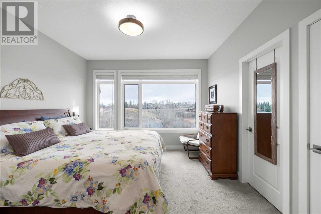Single Family House for Sale in  Royal Elm Green NW Royal Oak Calgary 