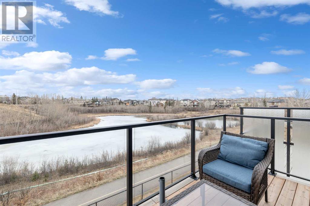 Single Family House for Sale in  Royal Elm Green NW Royal Oak Calgary 