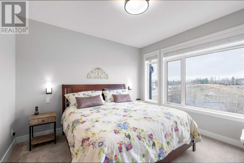 Single Family House for Sale in  Royal Elm Green NW Royal Oak Calgary 