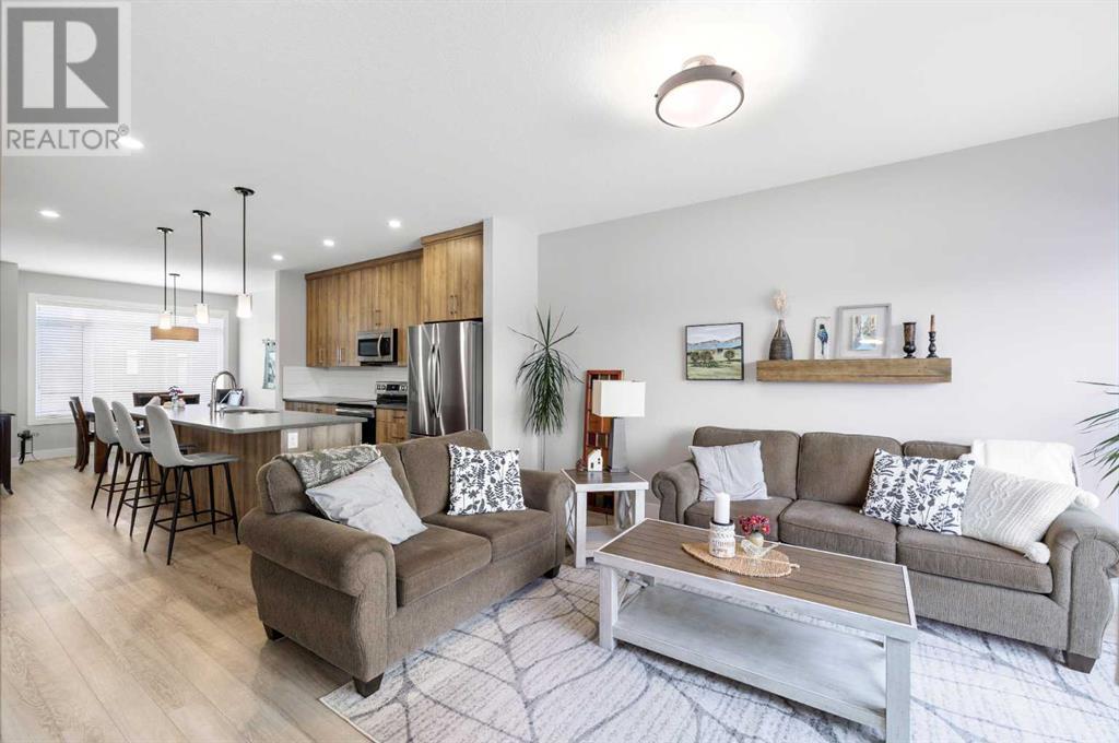 Single Family House for Sale in  Royal Elm Green NW Royal Oak Calgary 