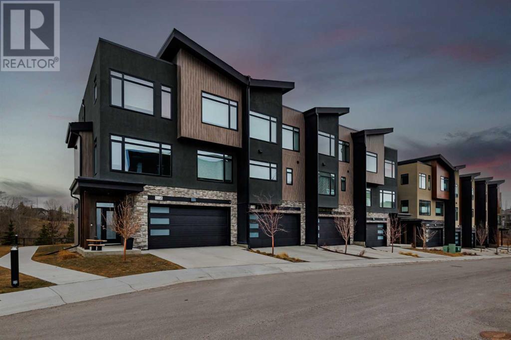 Single Family House for Sale in  Royal Elm Green NW Royal Oak Calgary 